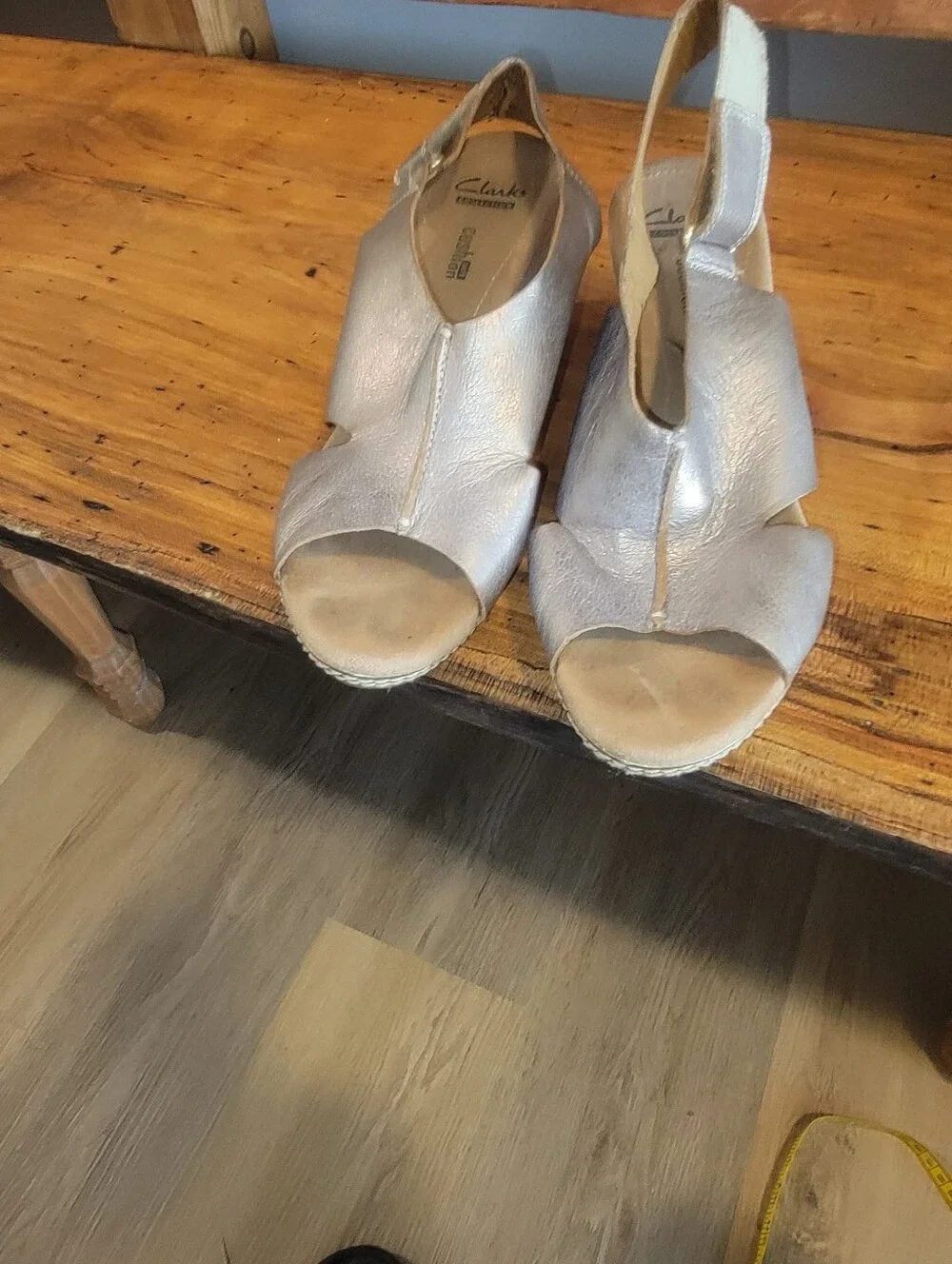 Clarks Size 10 Metallic Champagne Gold Leather Open-Toe 3